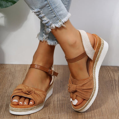 Damen Wedge-Sandalen mit verstellbarem Riemen und elastischem Einsatz Stalluxe