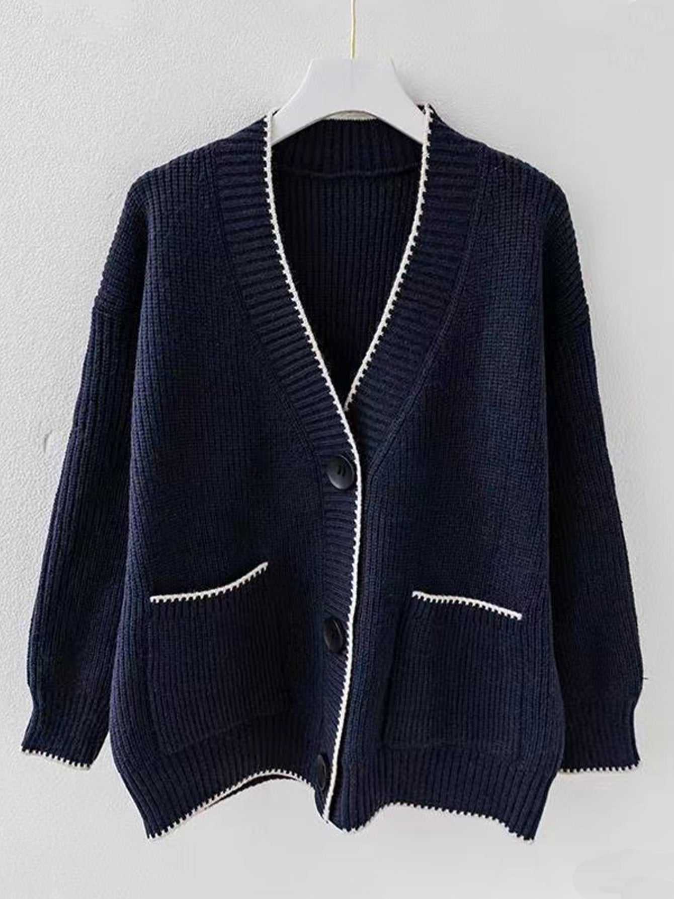 Damen Grobstrickcardigan mit tiefem V-Ausschnitt und praktischen Taschen Stalluxe
