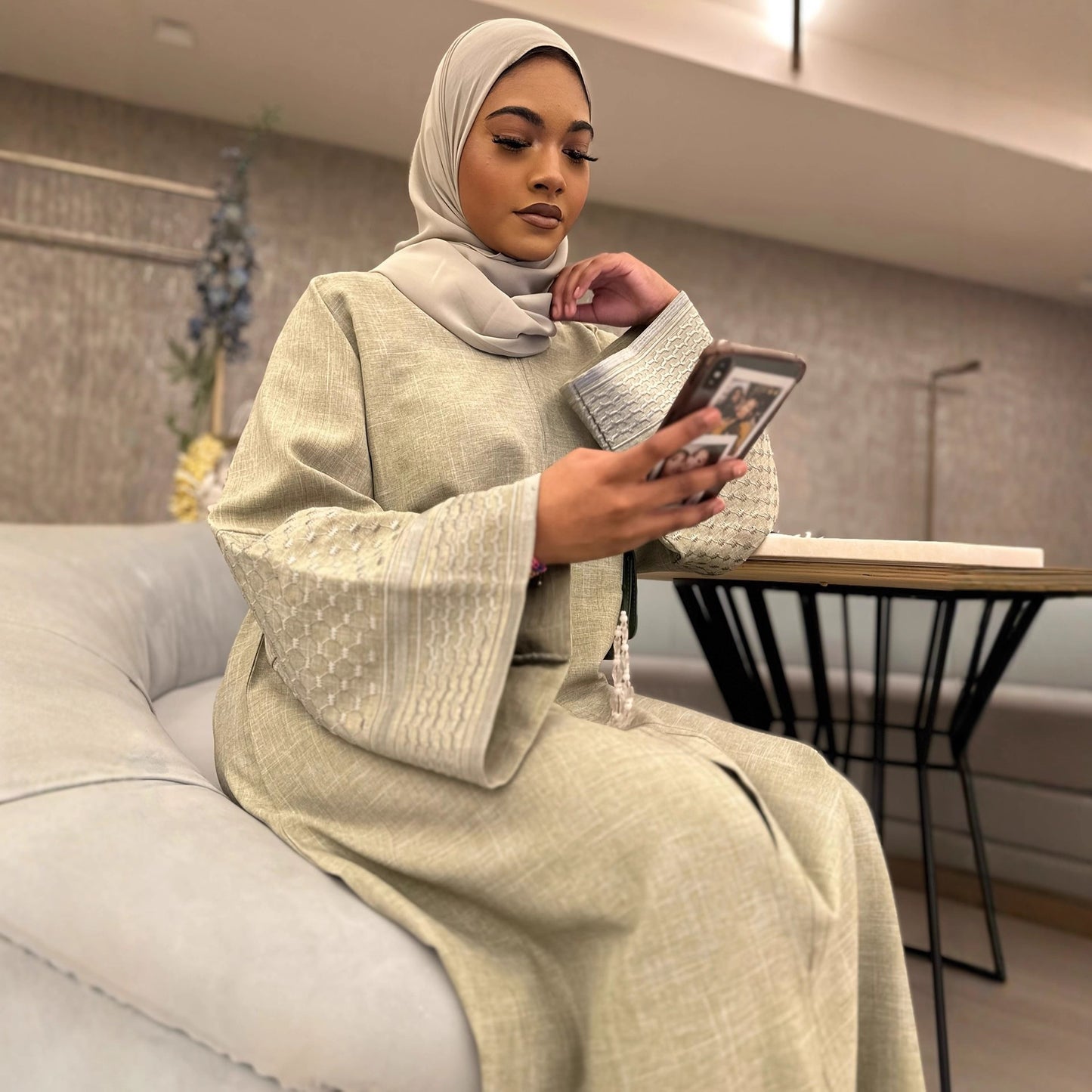 Damen elegante Maxikleid mit modischen Trompetenärmeln und feinen Details Stalluxe