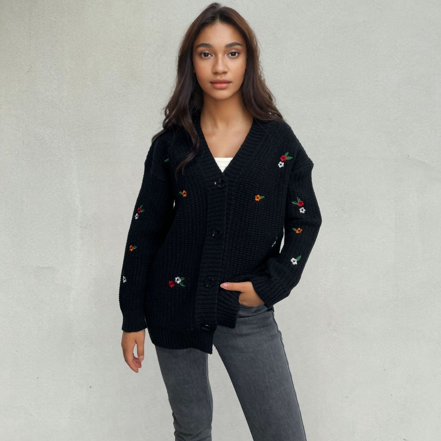 Damen Strickjacke mit floralem Stickdesign Stalluxe Schwarz