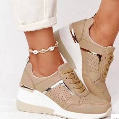 Damen Wedge-Sneaker mit atmungsaktiver Oberflächenstruktur und modischen Akzenten Stalluxe