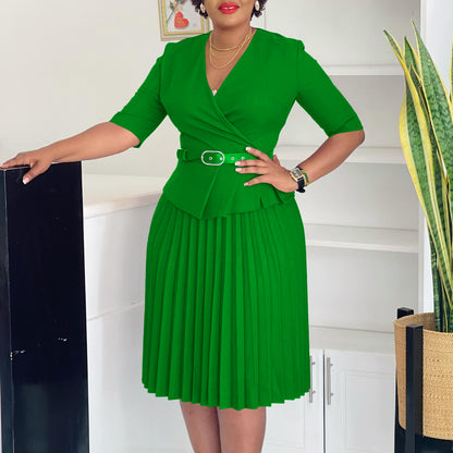 Damen Plissiertes Wickelkleid mit eleganter Taillierung und Gürtel Stalluxe