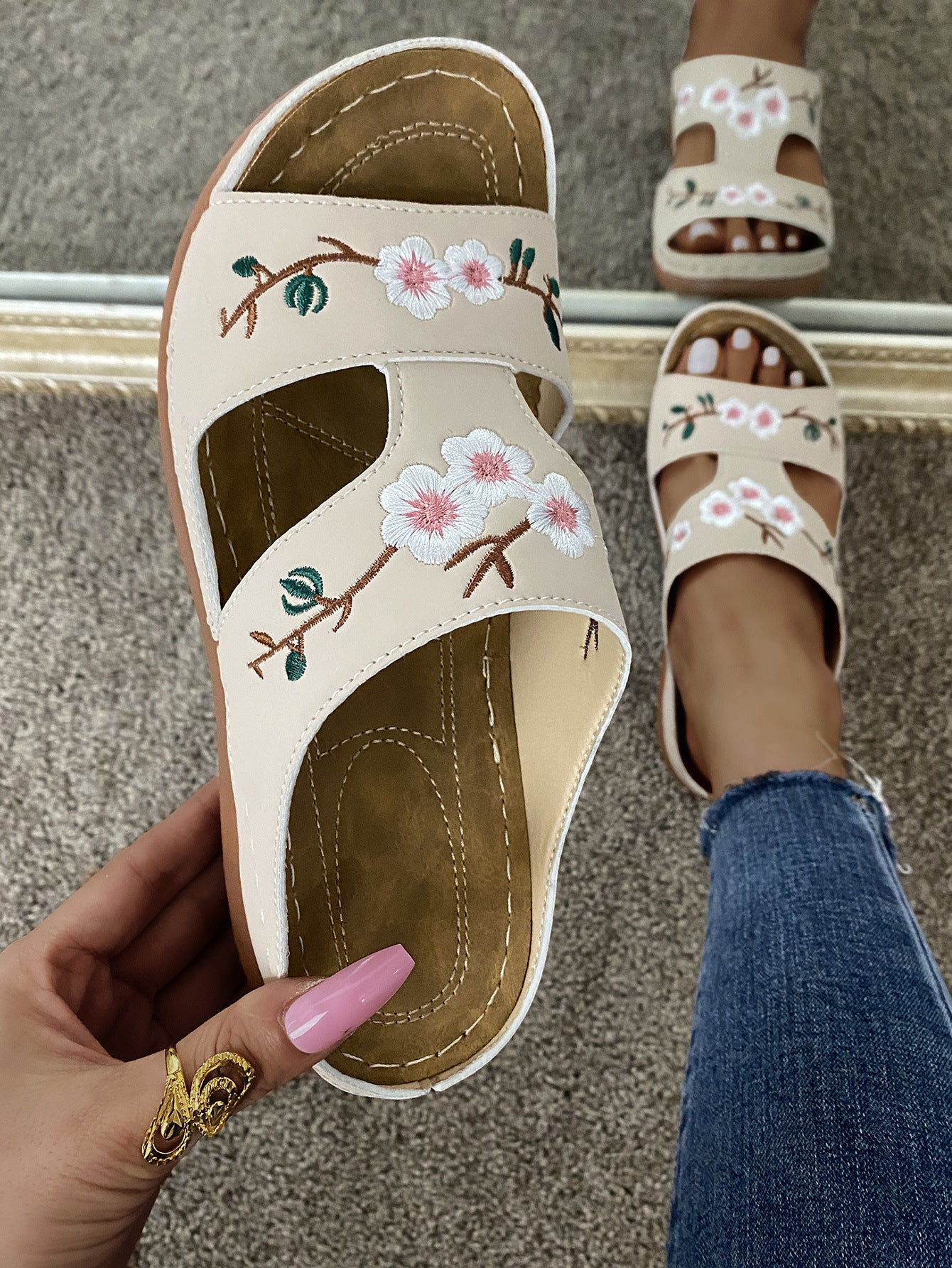 Damen bequeme Pantoletten mit floralem Stickdesign und anatomischer Fußbettung Stalluxe