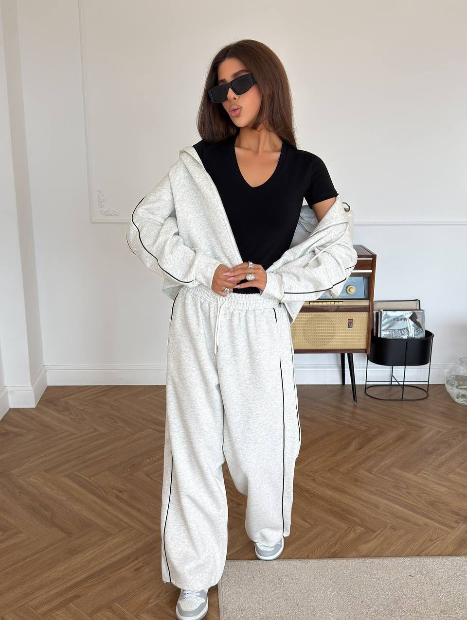 Damen bequemer Hoodie und weite Sporthose mit seitlichen Akzenten Stalluxe