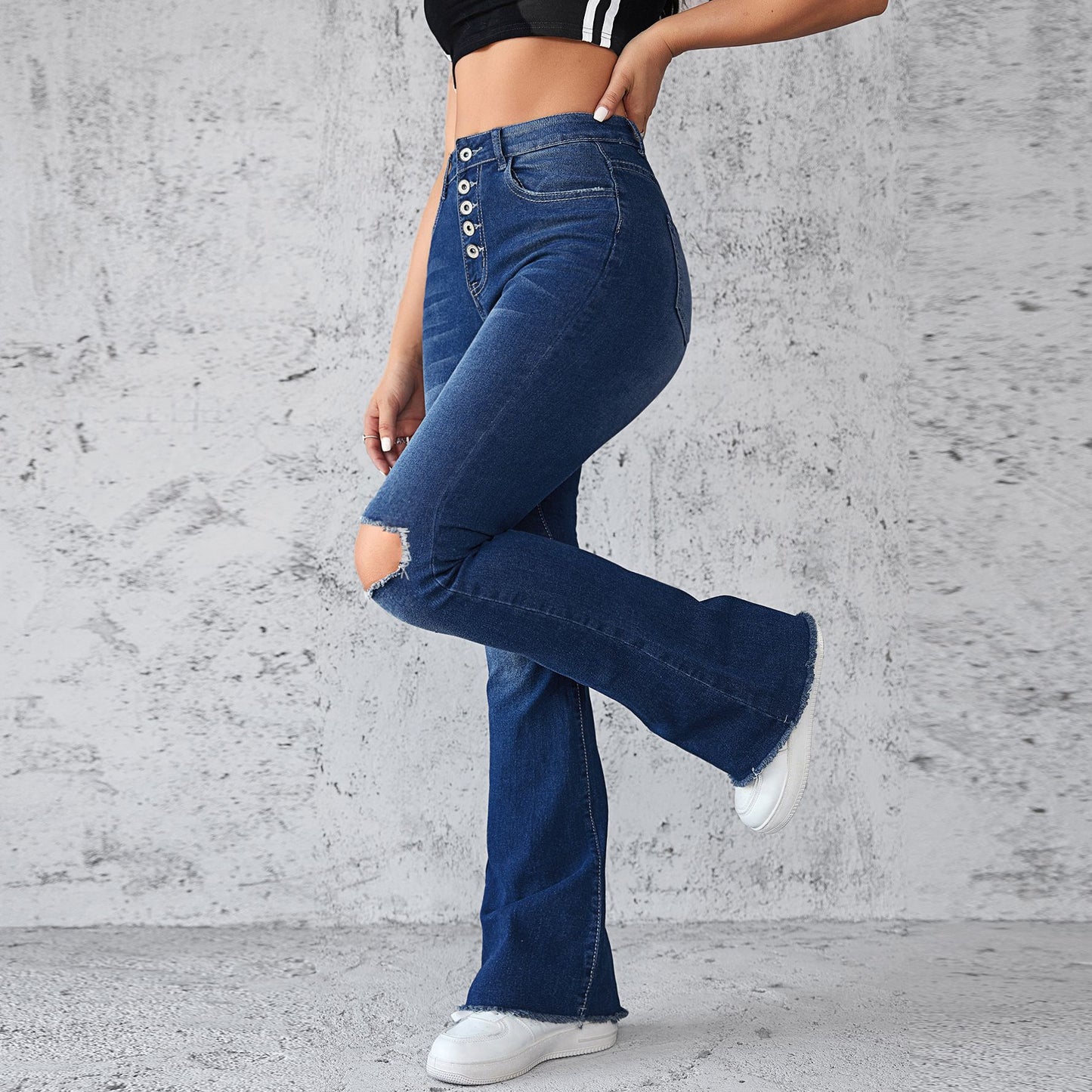 Damen Schlagjeans mit distressed Details und hohem Bund Stalluxe