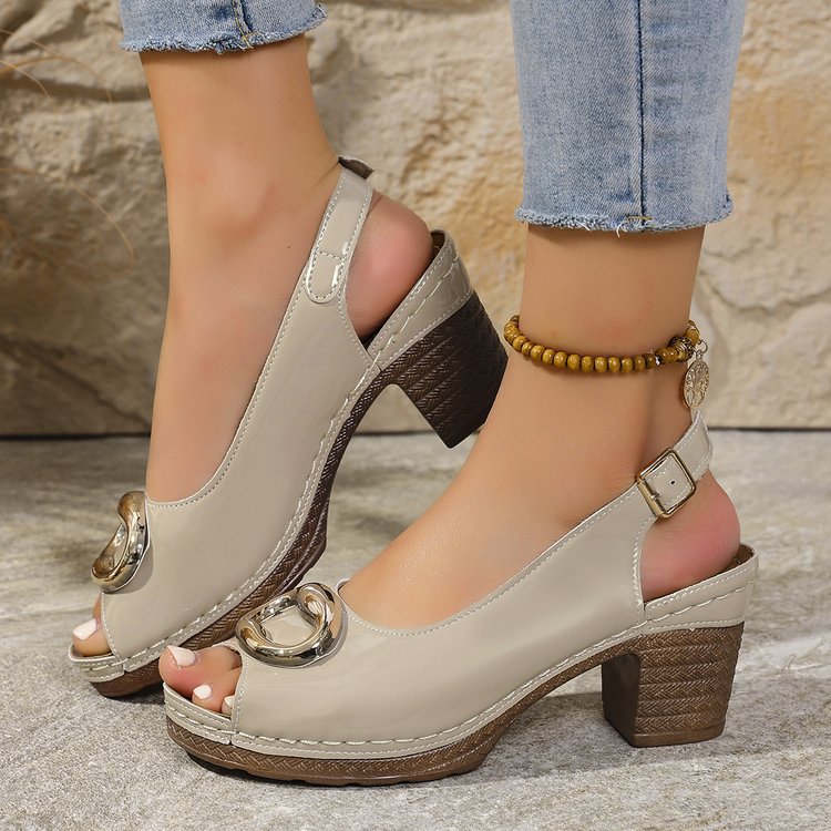Damen Plateau-Sandalen mit elegantem Riemen und dekorativem Schnallen-Detail Stalluxe