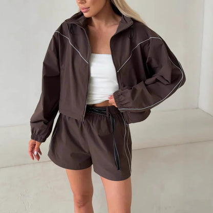 Damen sportlicher Zweiteiler mit cropped Jacke und Shorts Stalluxe