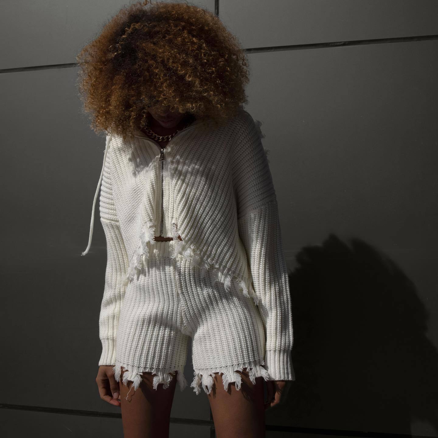 Damen Sportliches Hoodie-Shorts-Set mit einzigartigen Fransen Stalluxe Weiß