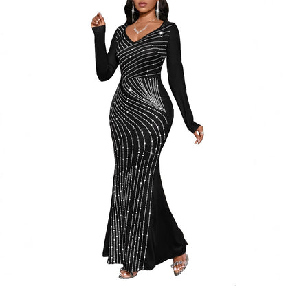 Damen Glamouröses Langarmkleid mit funkelnden Strassapplikationen Stalluxe