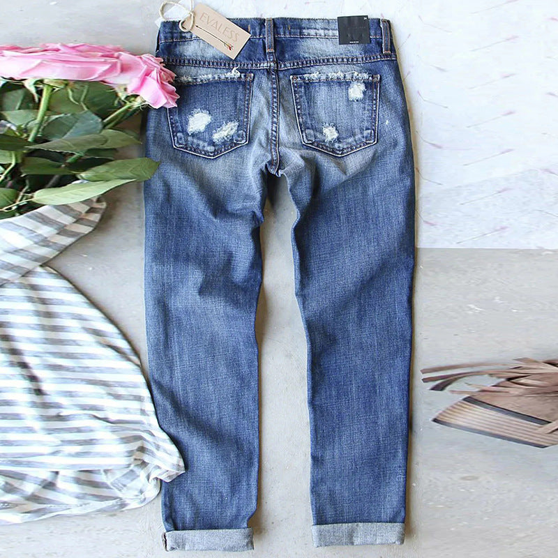 Damen Jeanshose mit fröhlichen Kleeblatt-Prints und modischen Destroyed-Details Stalluxe