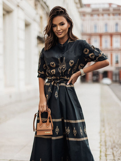 Damen Elegantes Maxikleid mit kunstvollen Musterdetails und Taillengürtel Stalluxe