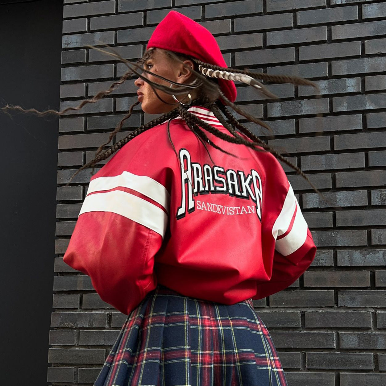 Damen Collegejacke mit sportlicher Passform und kontrastierenden Ärmeln Stalluxe