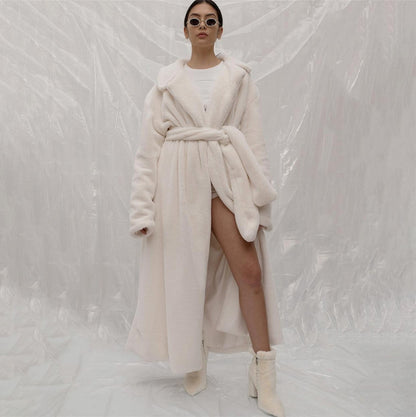 Damen Oversized Kunstpelzmantel mit Kapuze und strukturiertem Design Stalluxe