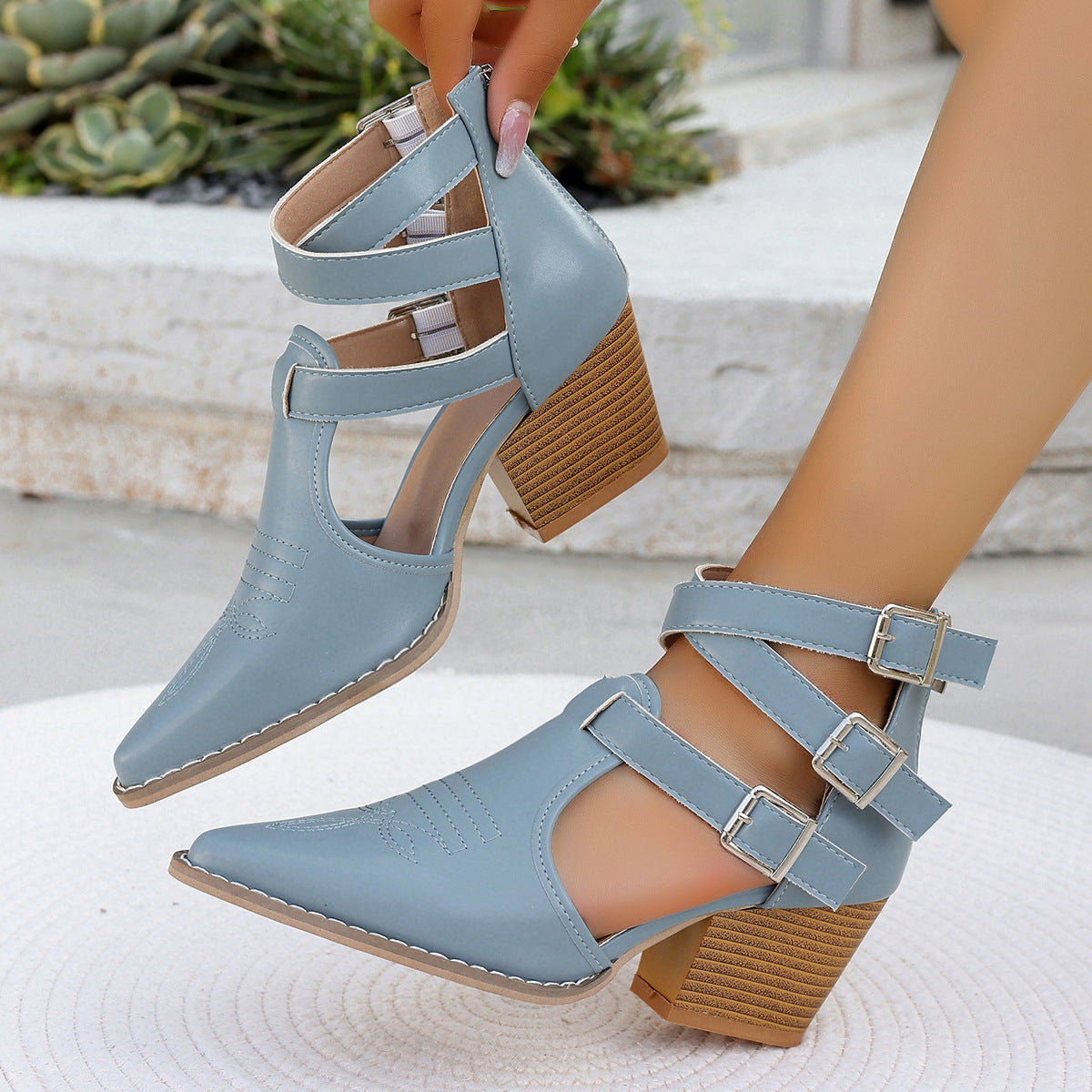 Damen High Heel Stiefeletten mit einzigartigen Riemen und verziertem Absatz Stalluxe