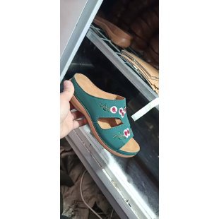 Damen Clogs mit floralem Stickdesign und komfortablem Fußbett Stalluxe
