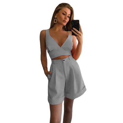 Damen Crop-Top und Shorts Ensemble mit Schnitt und Taschen Stalluxe