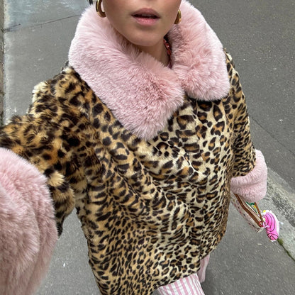 Damen Kunstfelljacke mit modernem Leopardenmuster und kuscheligem Kragen Stalluxe