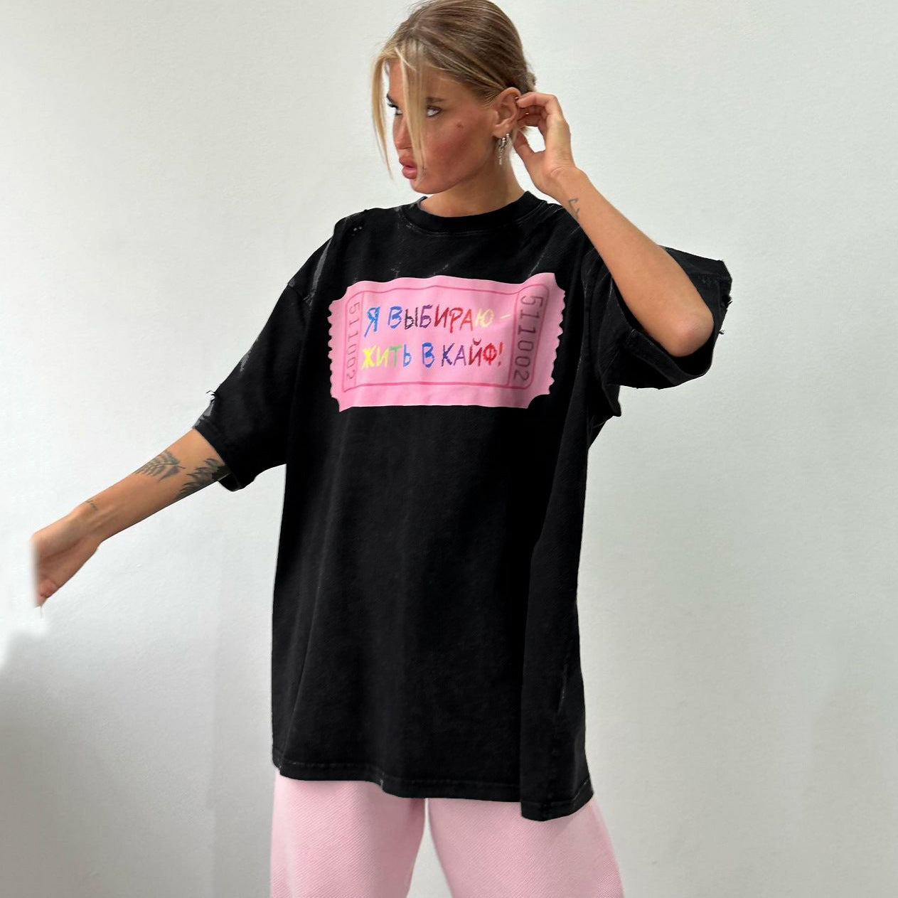 Damen Oversized T-Shirt mit einzigartigem Schriftzug und distressed Details Stalluxe