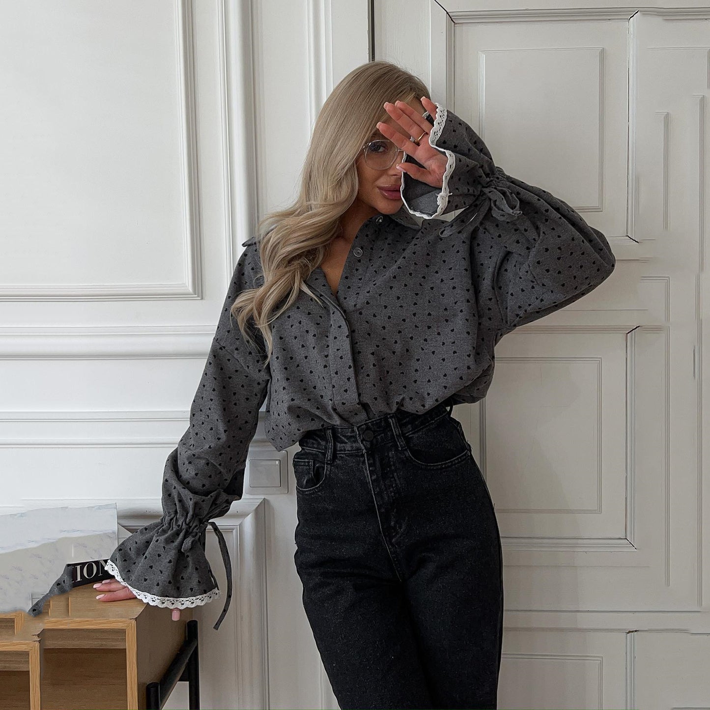 Damen Bluse mit Herzchenmuster und dekorativen Rüschendetails Stalluxe