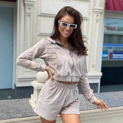 Damen modischer Kapuzenpullover mit passenden Shorts Stalluxe
