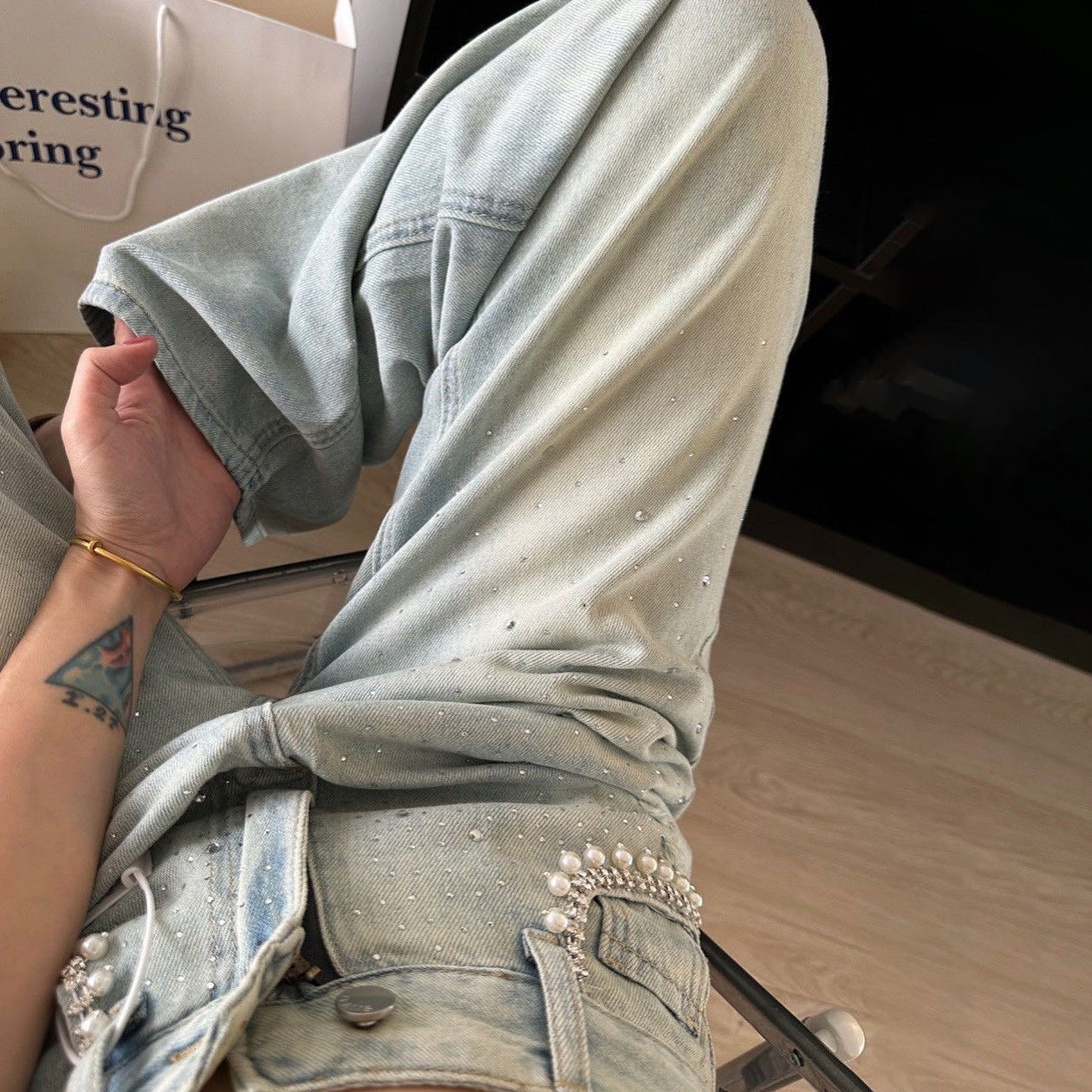 Damen Denim-Hose mit eleganten Perlenapplikationen und modischem Schnitt Stalluxe