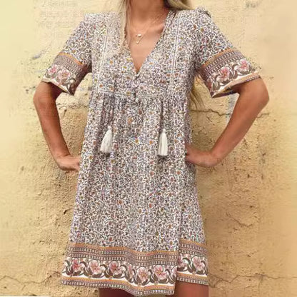Damen Kurzarm Kleid mit floralen Details und verspielten Quasten Stalluxe