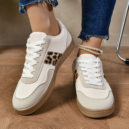 Damen modische Sneakers mit animalischem Print und gepolstertem Fußbett Stalluxe