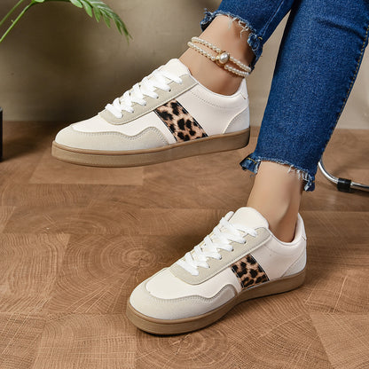 Damen modische Sneakers mit animalischem Print und gepolstertem Fußbett Stalluxe