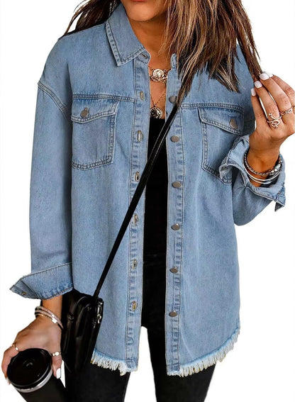 Damen lässige Jeansjacke mit fransigen Säumen und aufgesetzten Taschen Stalluxe