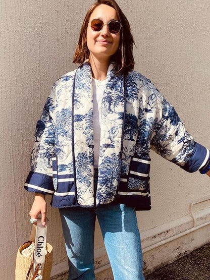 Damen Oversized Steppjacke mit floralem Muster und kontrastierenden Details Stalluxe