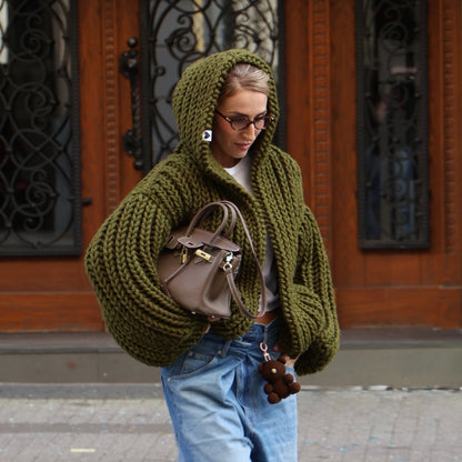 Damen Strickjacke mit oversize Schnitt und Kapuze Stalluxe Dunkelgrün