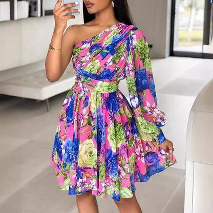 Damen Florales Cocktailkleid mit asymmetrischem Träger-Design und voluminösen Ärmeln Stalluxe