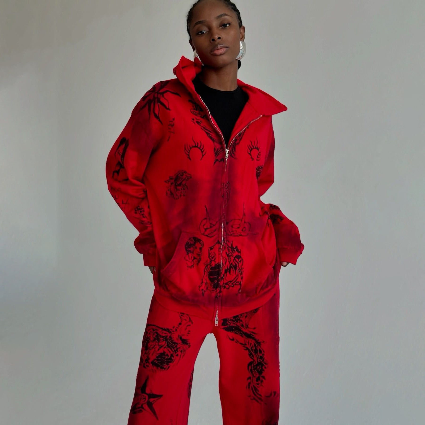 Damen Sportlicher Oversized Set mit einzigartigen Grafiken und Kapuze Stalluxe