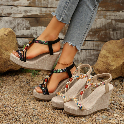 Damen Wedge-Sandaletten mit buntem Dekor und komfortabel gepolsterter Sohle Stalluxe
