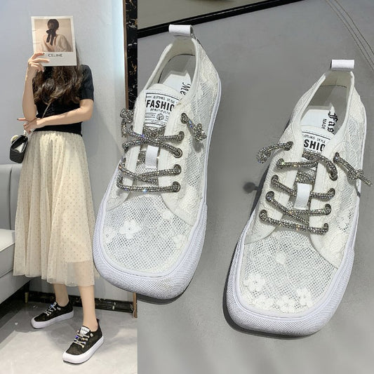 Damen modische Sneakers mit elegantem Spitzenmotiv und glitzernden Schnürsenkeln Stalluxe