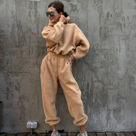 Damen kuscheliger Fleece-Jumpsuit mit elastischen Bündchen und Kapuze Stalluxe