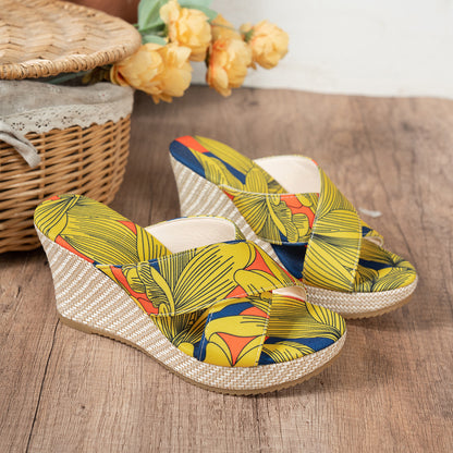 Damen Wedge-Sandalen mit floralem Design und rutschfester Sohle Stalluxe