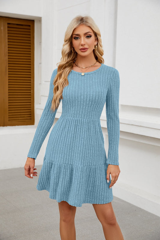 Damen gestricktes Midikleid mit voluminösem Rockteil und feiner Rippenstruktur Stalluxe