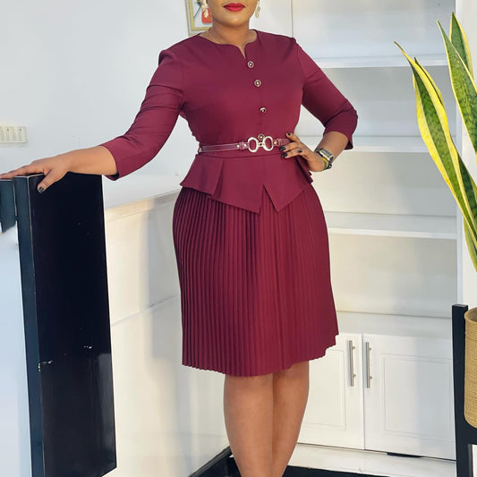 Damen Plissee Kleid mit elegantem Peplum und dekorativem Gürtel Stalluxe