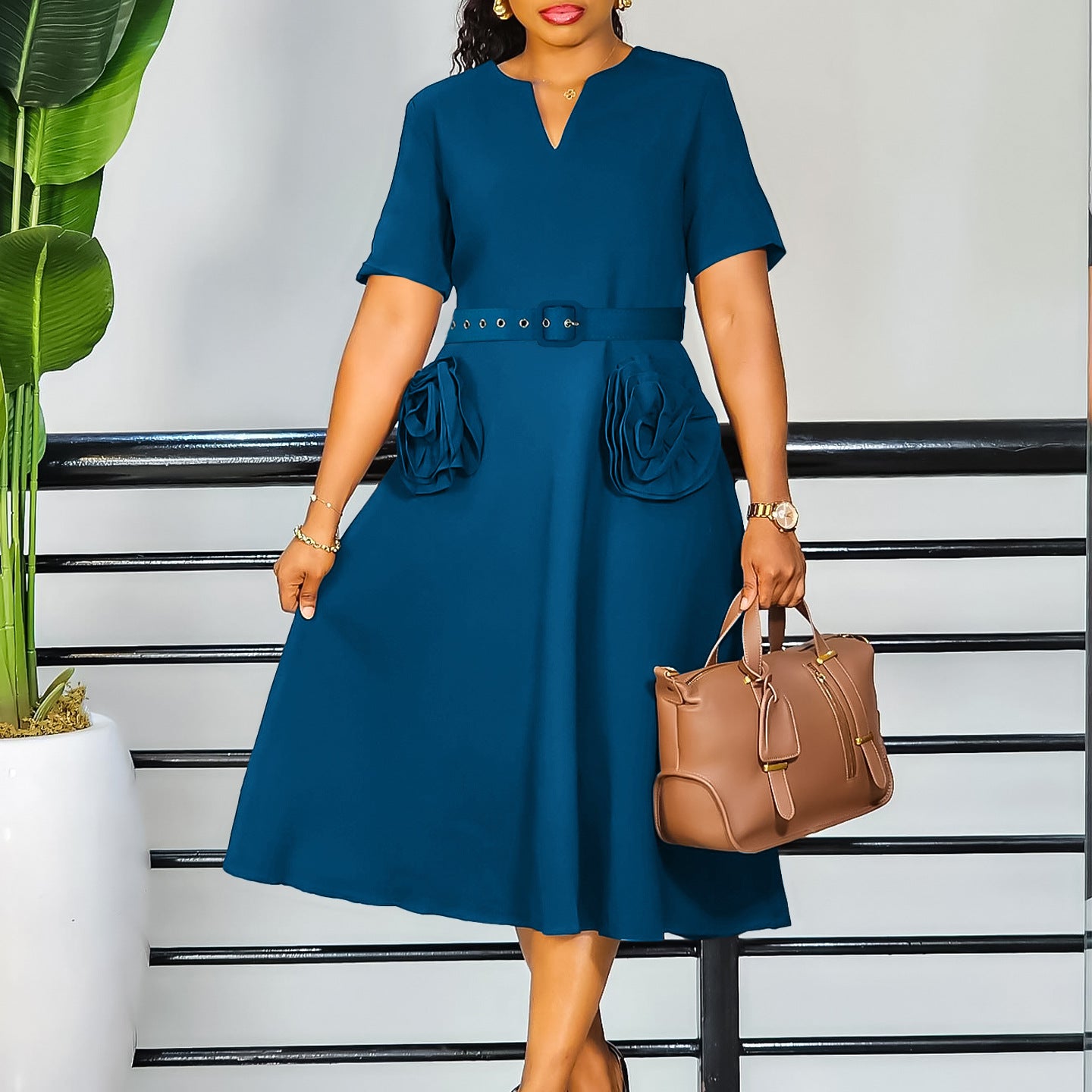 Damen Midi-Kleid mit dekorativen Blumenapplikationen und Taillengürtel Stalluxe