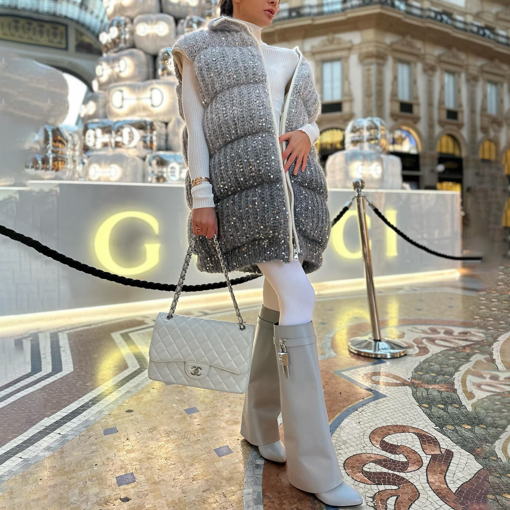 Damen Steppweste mit eleganten Pailletten-Details und hohem Kragen Stalluxe