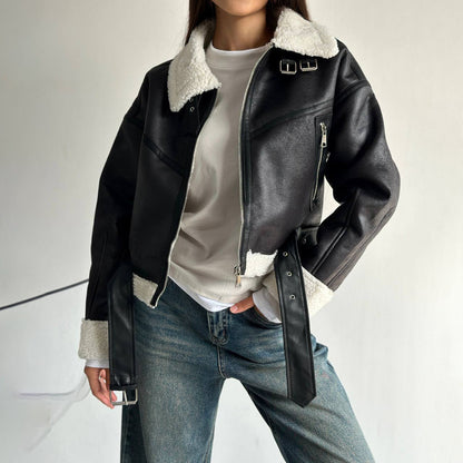 Damen Kunstlederjacke mit hochwertigem Fleece-Futter und figurformendem Gürtel Stalluxe