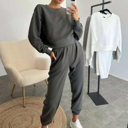 Damen entspannter Sweatanzug mit cropped Oberteil und elastischem Bund Stalluxe