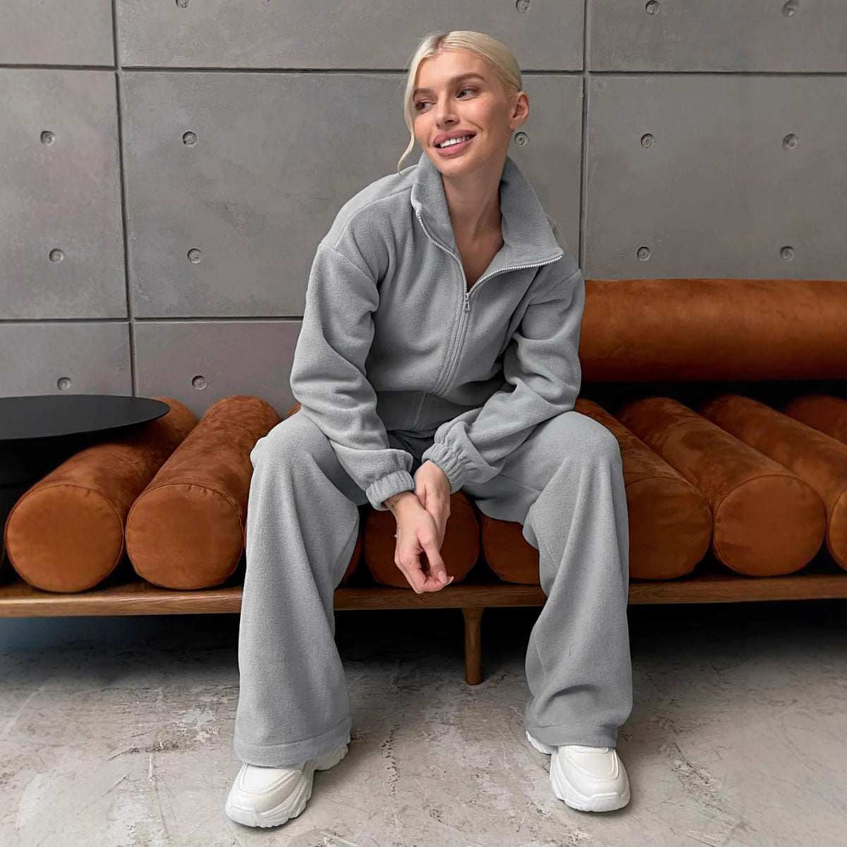 Damen bequemer Fleece-Jogginganzug mit hochschließendem Reißverschluss und weitem Schnitt Stalluxe