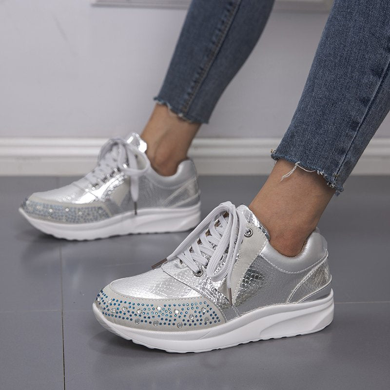 Damen Sneakers mit glitzernden Strasssteinen und schicker Metallic-Oberfläche Stalluxe