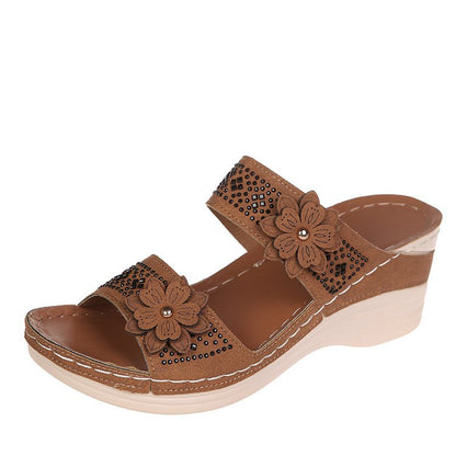 Damen Bequeme Wedgesandalen mit floralem Design und ergonomischer Sohle Stalluxe