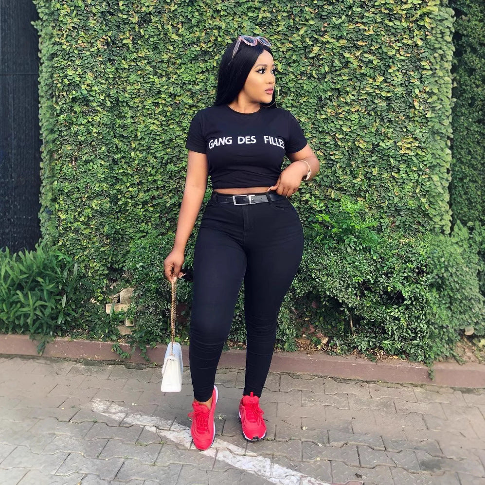 Damen Hochwertiges Crop-Top mit lässigem Schriftzug und figurbetonendem Schnitt Stalluxe