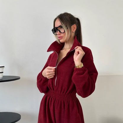 Damen Fleece-Jumpsuit mit hohem Kragen und elastischem Bund Stalluxe