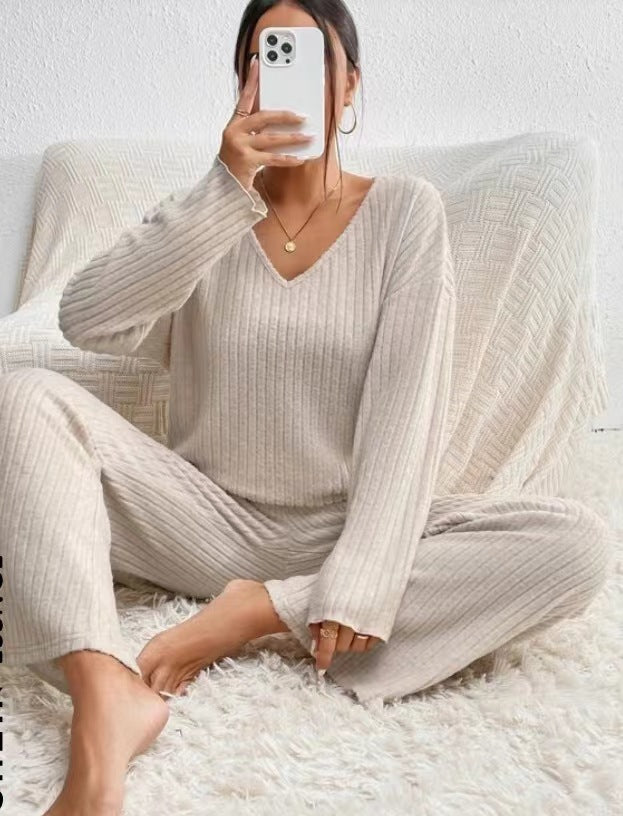 Damen Gemütlicher Strickanzug mit V-Ausschnitt und Rippstruktur Stalluxe