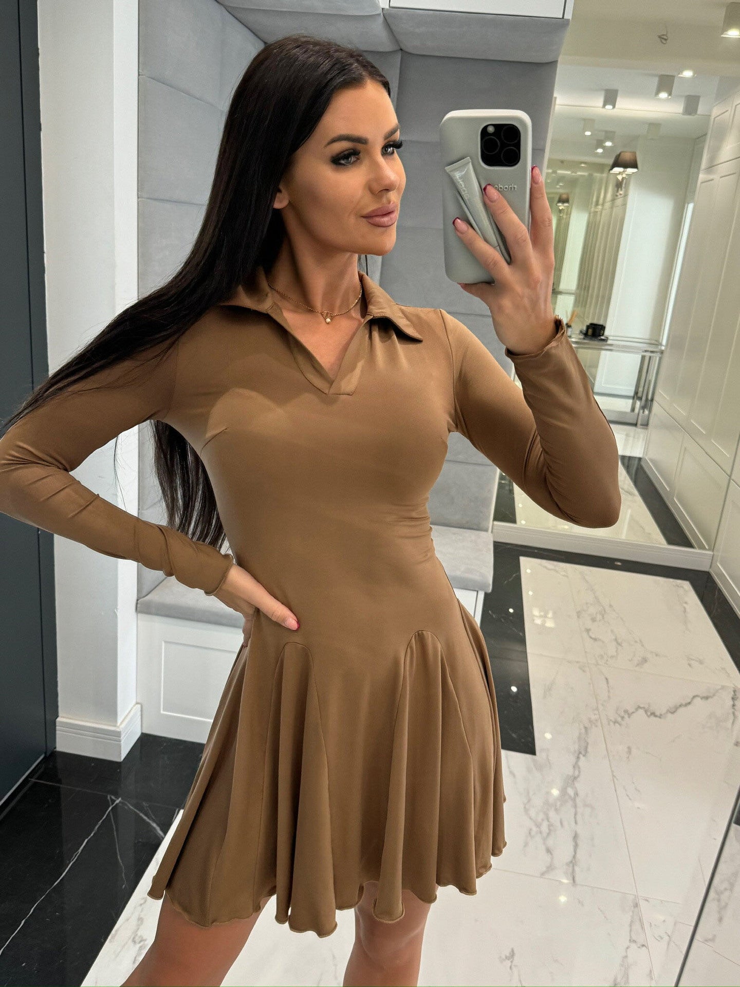 Damen Sportliches Polo-Kleid mit schwingendem Rock und langen Ärmeln Stalluxe